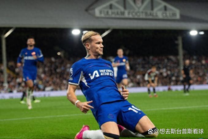 关于切尔西中场大将突然受伤！不确定复出时间的信息