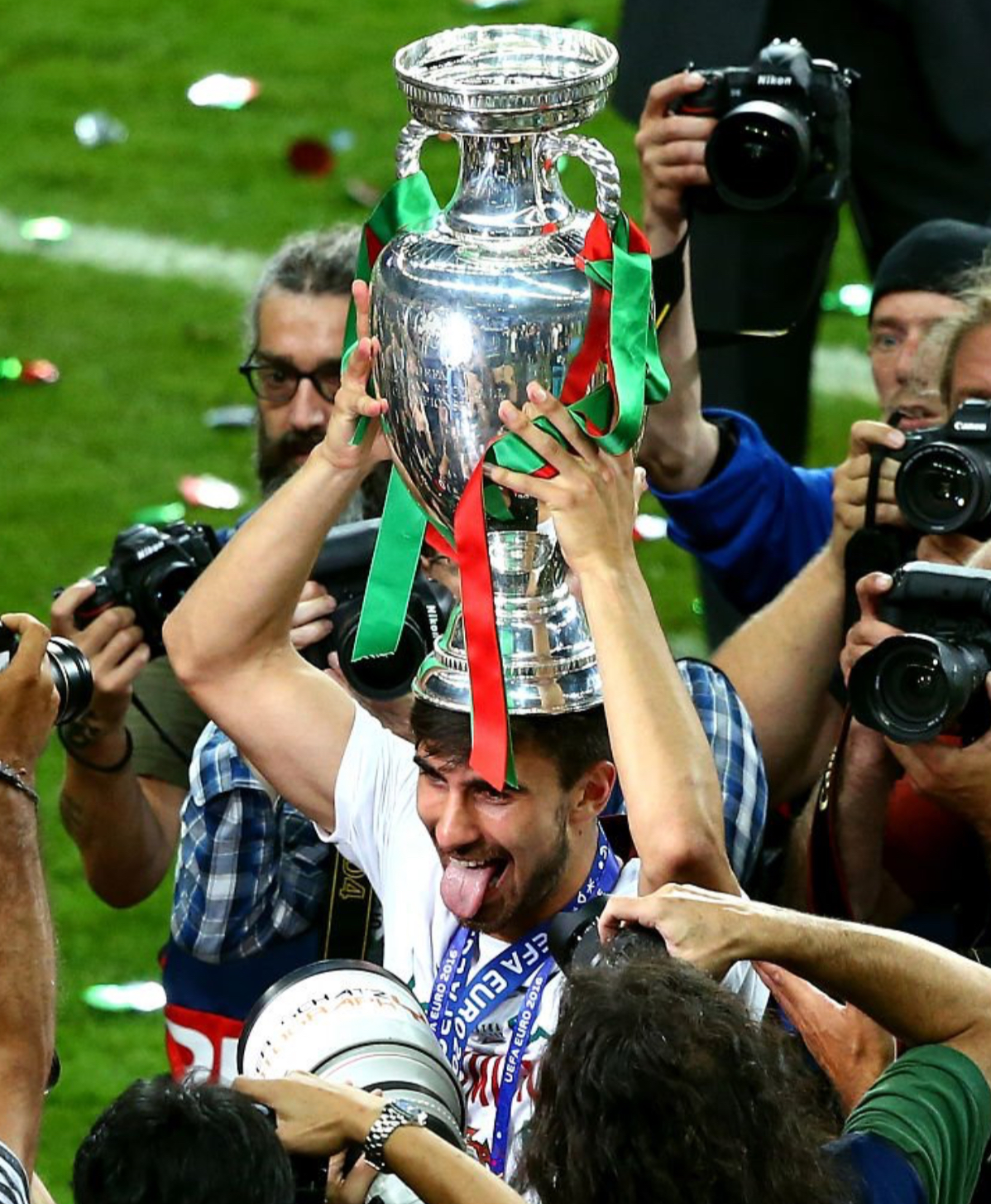 开云体育在线-梅斯队员表现神勇，助球队赢得比赛