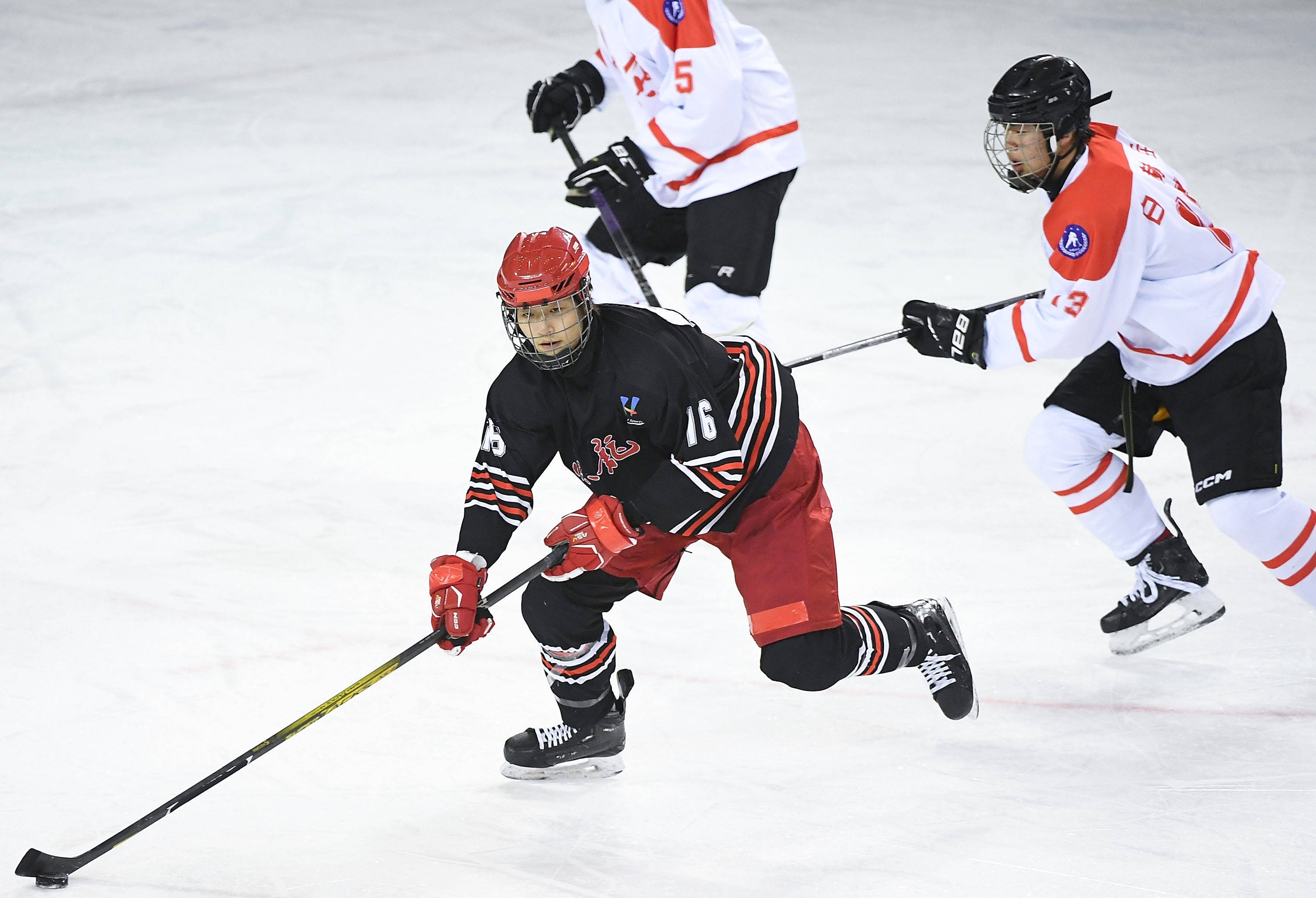 阿尔艾因队在比赛中表现出色，成功晋级