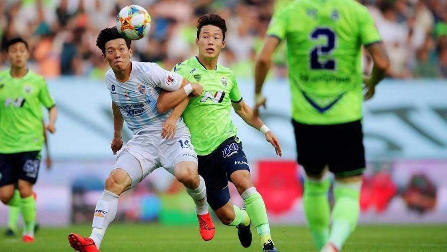 开云体育入口-丰富多样的进攻战术展现球队战力