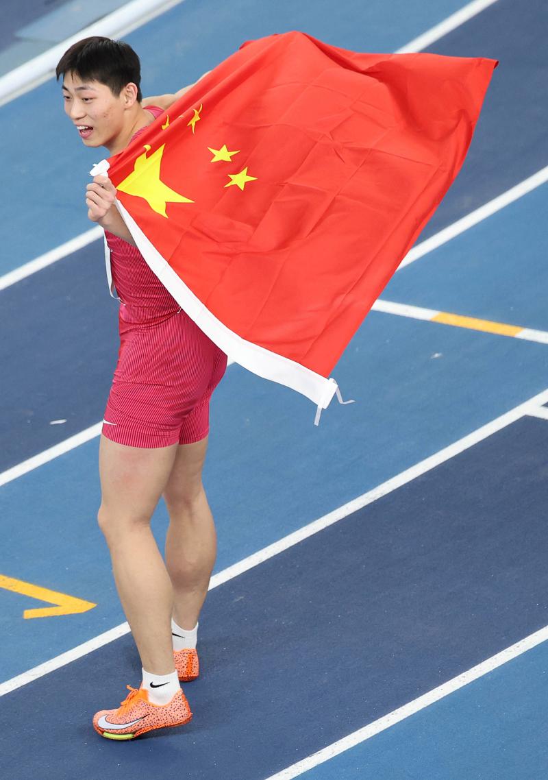 中国选手在奥运赛场上取得耀眼成绩，引发热议