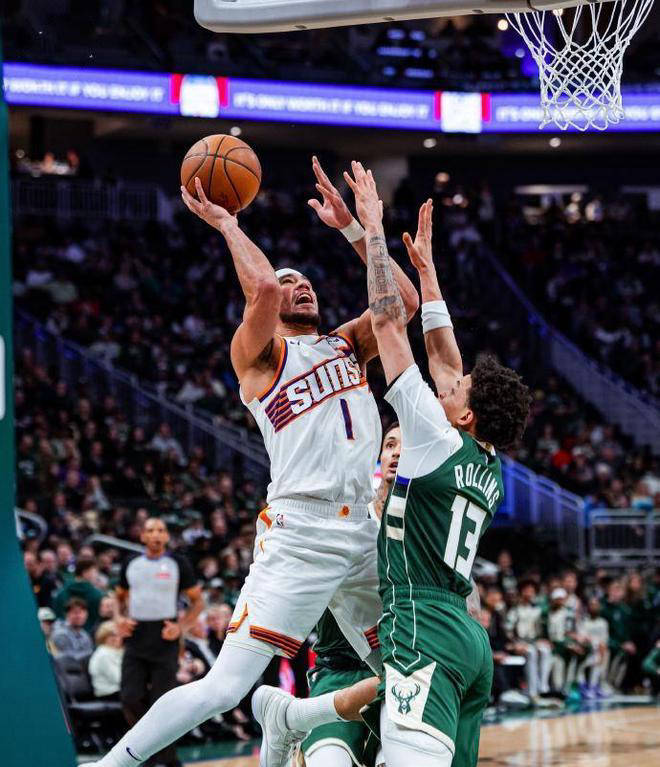 雄鹿横扫对手，字母哥狂砍+得分