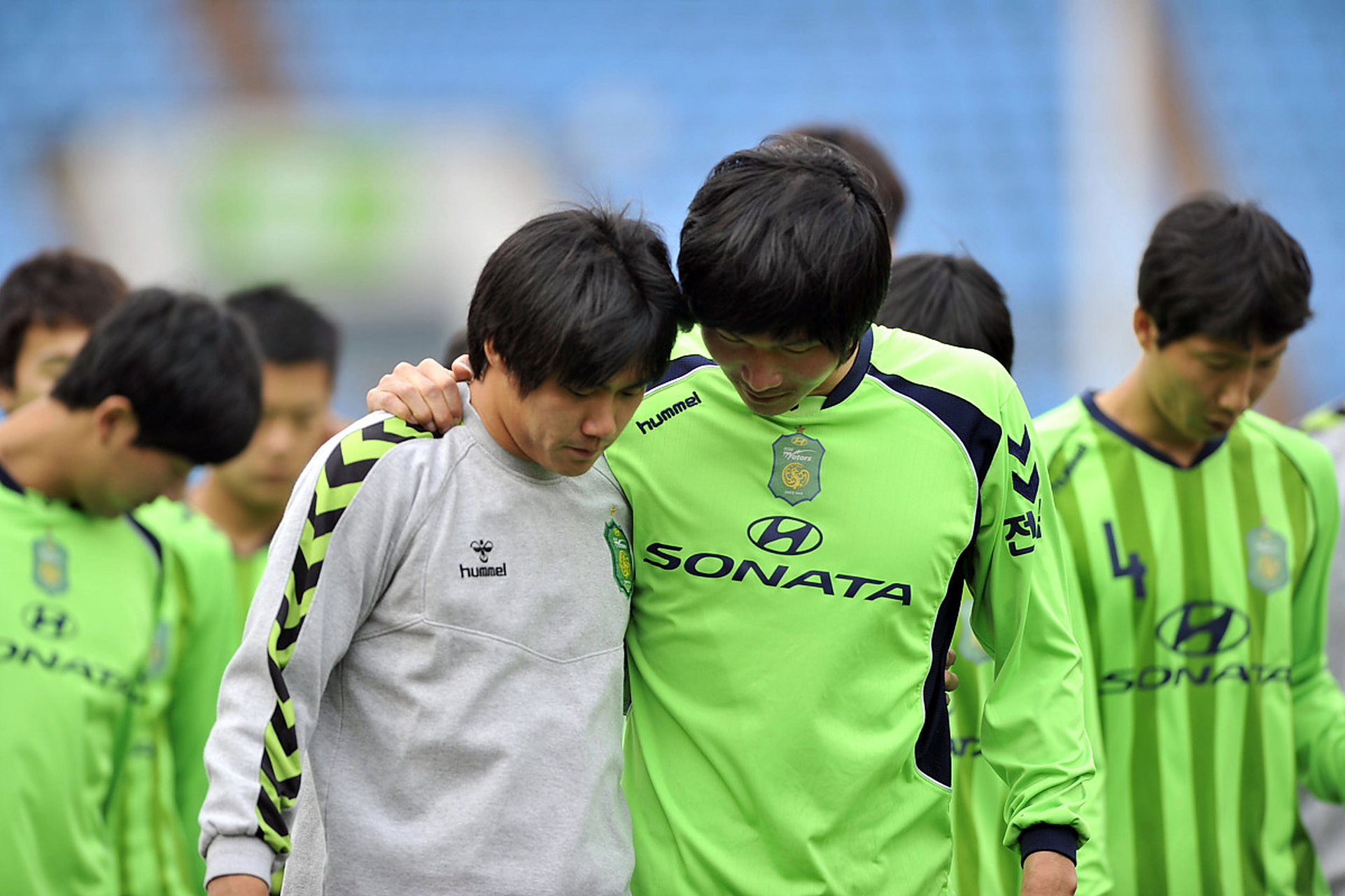 东亚球队在亚冠淘汰赛赛场大获胜利的简单介绍