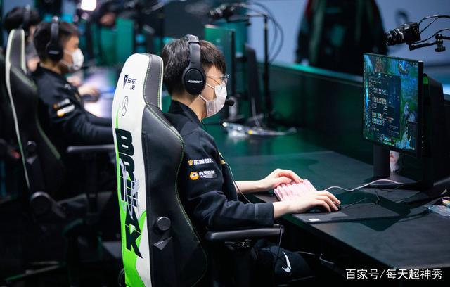 RNG横扫BLG，ShowMaker开启传奇时刻峡谷大战淘汰赛，留下经典瞬间