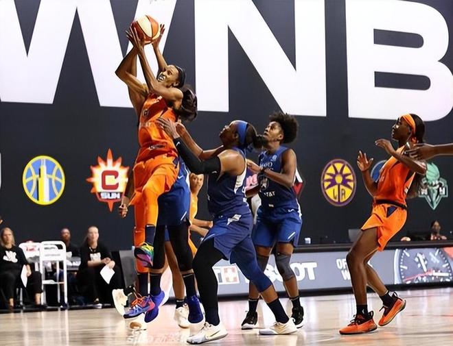 WNBA季后赛艰难晋级，决赛在望