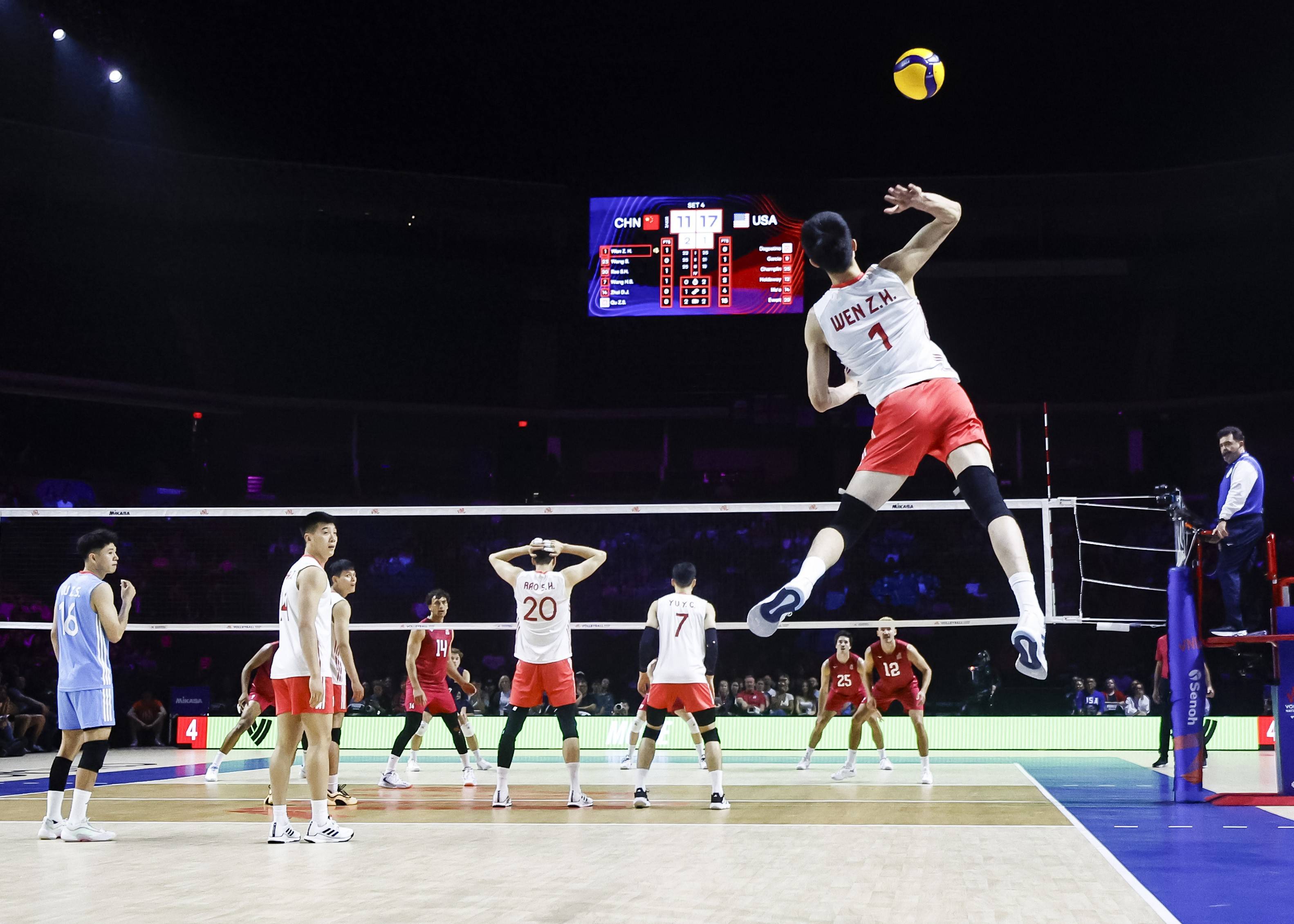 关于攻守兼备：排球选手展现实力的信息