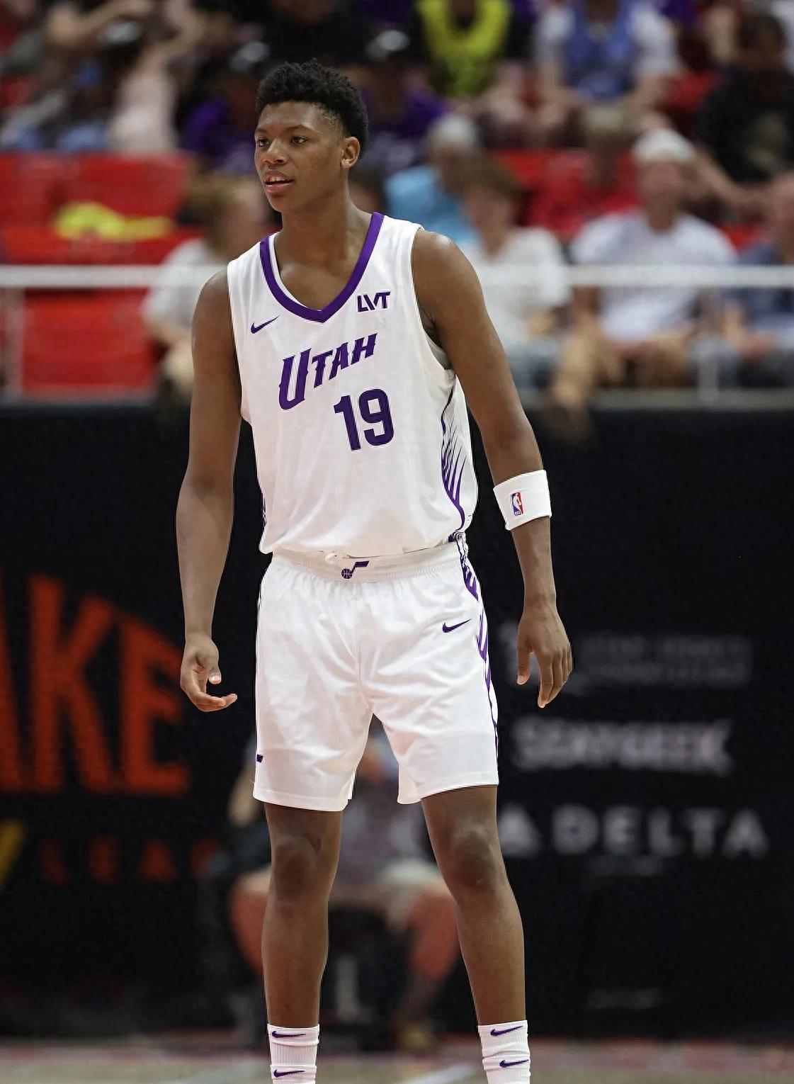 爵士队主力受伤，球队整体战力下降的简单介绍