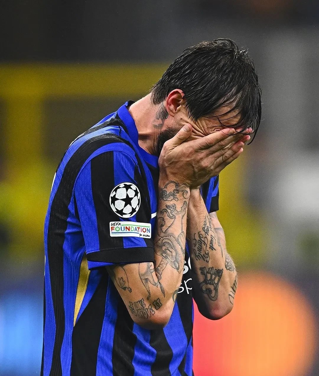 AC米兰后卫受伤，赛季前景黯淡